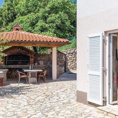 1 Bedroom Cozy Apartment In Ičići エクステリア 写真
