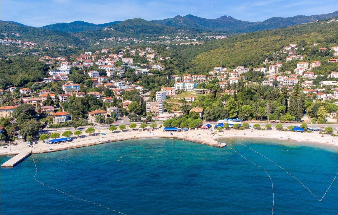 1 Bedroom Cozy Apartment In Ičići エクステリア 写真