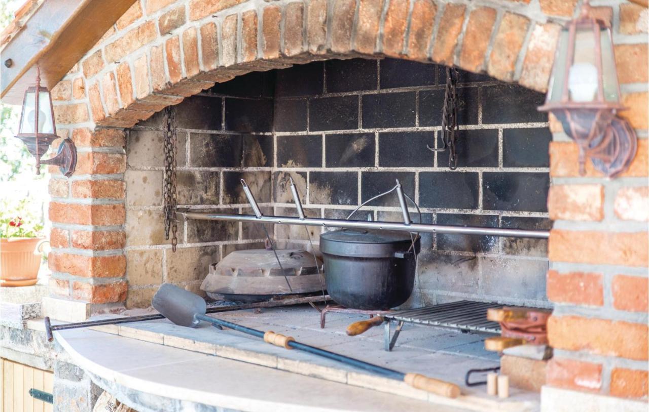 1 Bedroom Cozy Apartment In Ičići エクステリア 写真