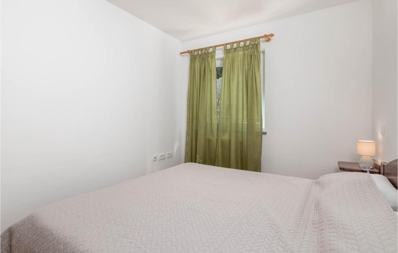 1 Bedroom Cozy Apartment In Ičići エクステリア 写真