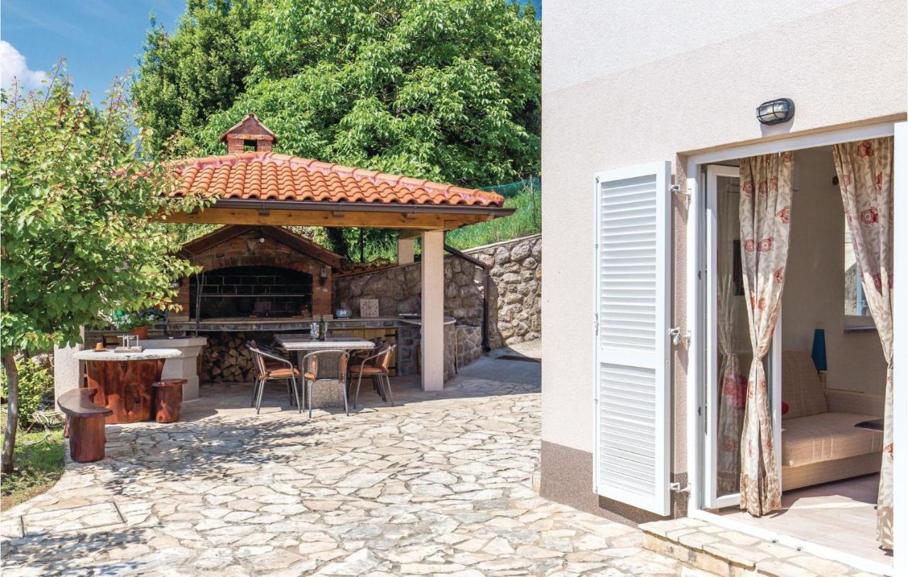 1 Bedroom Cozy Apartment In Ičići エクステリア 写真