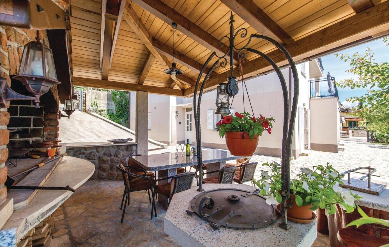 1 Bedroom Cozy Apartment In Ičići エクステリア 写真